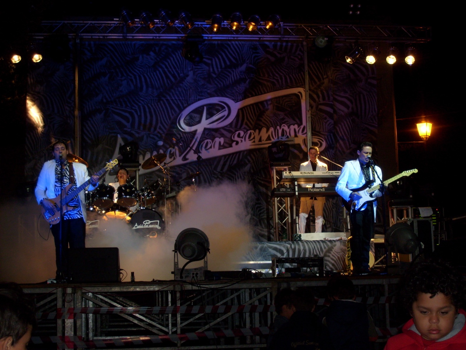 Scenografia zebrata – Amici Per Sempre live Viterbo